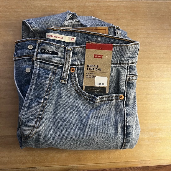 Levi’s Wedgie Straight Jeans - Picture 2 of 4